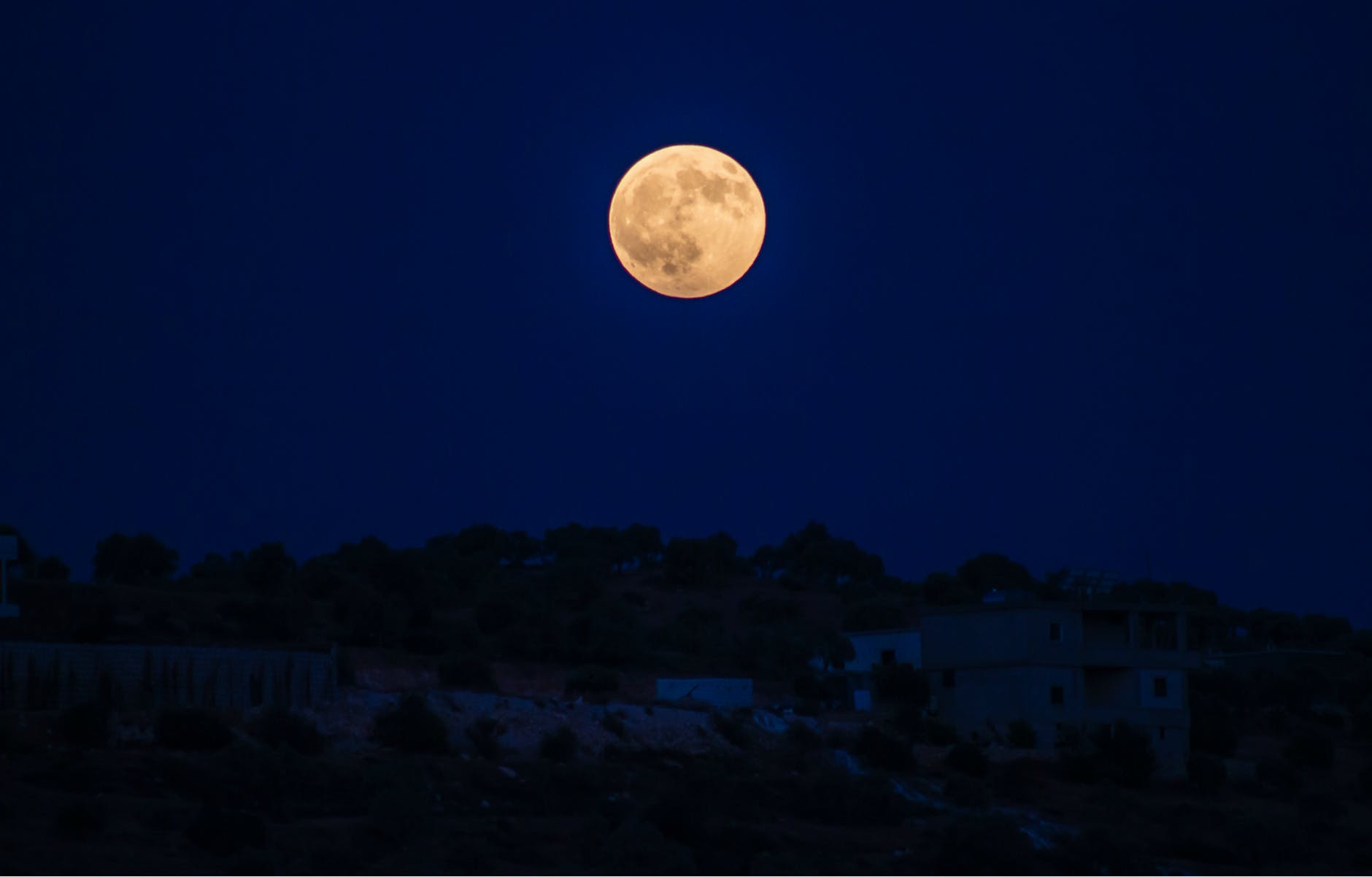 Blue Moon: Eclipse March 3rd; 22:00 CET